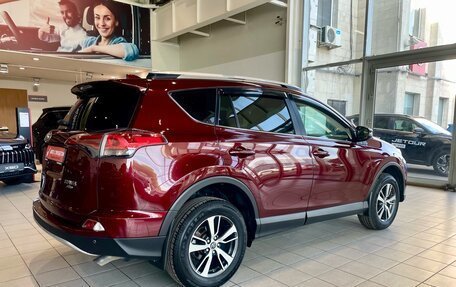 Toyota RAV4, 2017 год, 1 999 000 рублей, 5 фотография