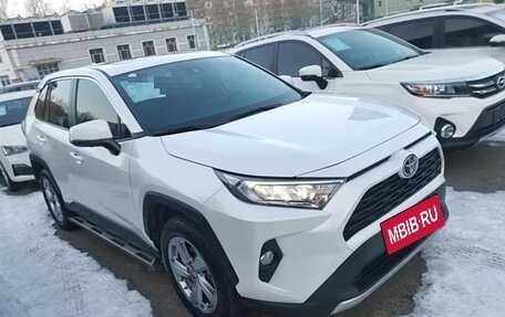 Toyota RAV4, 2021 год, 2 820 000 рублей, 2 фотография