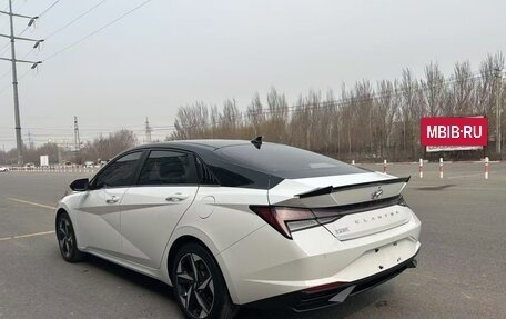 Hyundai Elantra, 2022 год, 1 750 000 рублей, 2 фотография
