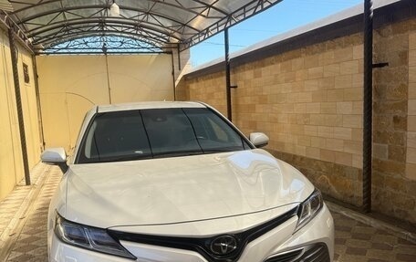 Toyota Camry, 2020 год, 3 200 000 рублей, 2 фотография
