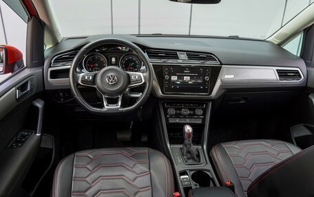 Volkswagen Touran III, 2017 год, 1 680 000 рублей, 6 фотография