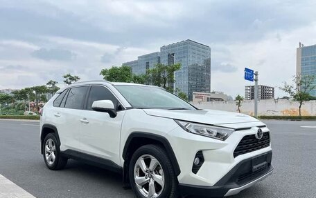 Toyota RAV4, 2022 год, 2 400 000 рублей, 3 фотография