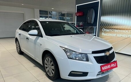 Chevrolet Cruze II, 2011 год, 599 000 рублей, 3 фотография