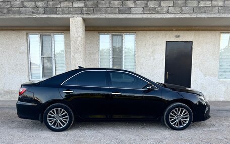 Toyota Camry, 2017 год, 2 250 000 рублей, 4 фотография