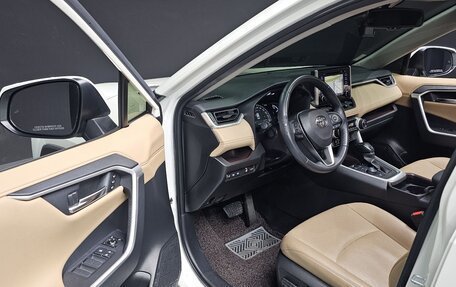 Toyota RAV4, 2021 год, 3 300 000 рублей, 6 фотография