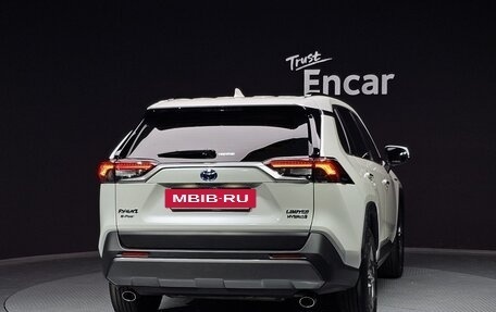 Toyota RAV4, 2021 год, 3 300 000 рублей, 4 фотография