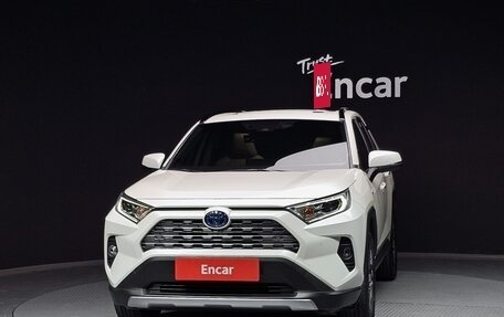 Toyota RAV4, 2021 год, 3 300 000 рублей, 2 фотография
