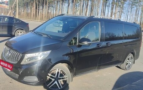 Mercedes-Benz V-Класс, 2017 год, 4 450 000 рублей, 2 фотография