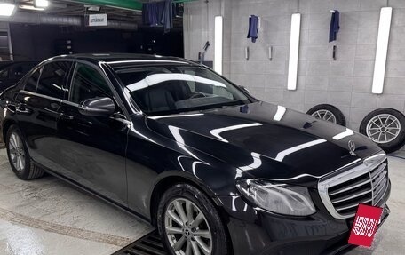 Mercedes-Benz E-Класс, 2019 год, 1 875 000 рублей, 3 фотография