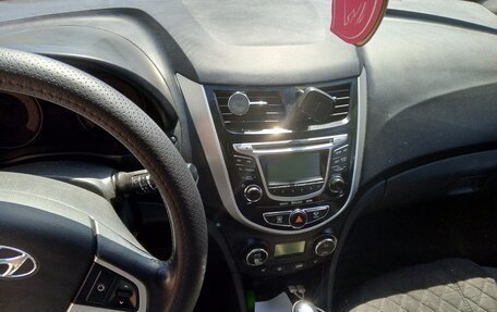 Hyundai Solaris II рестайлинг, 2011 год, 920 000 рублей, 2 фотография