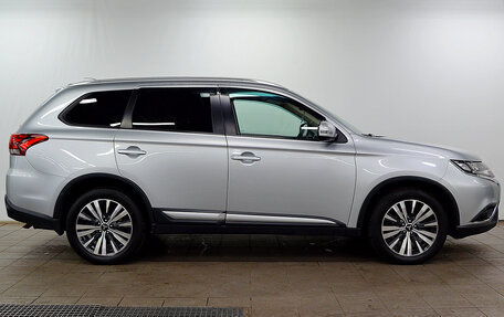 Mitsubishi Outlander III рестайлинг 3, 2019 год, 1 940 000 рублей, 4 фотография