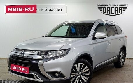 Mitsubishi Outlander III рестайлинг 3, 2019 год, 1 940 000 рублей, 2 фотография