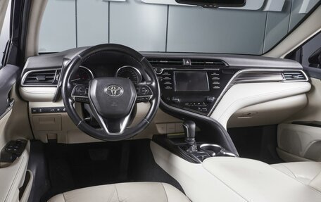 Toyota Camry, 2018 год, 2 730 000 рублей, 6 фотография