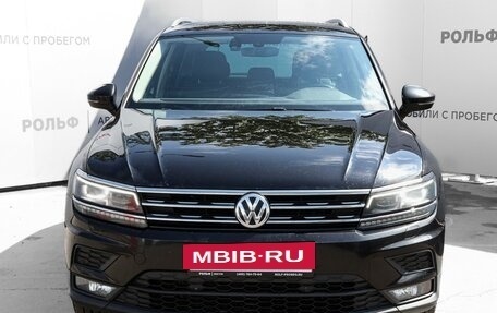 Volkswagen Tiguan II, 2018 год, 2 395 000 рублей, 2 фотография