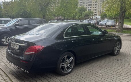 Mercedes-Benz E-Класс, 2019 год, 3 000 000 рублей, 3 фотография