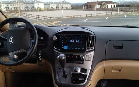 Hyundai Grand Starex Grand Starex I рестайлинг 2, 2019 год, 3 300 000 рублей, 2 фотография