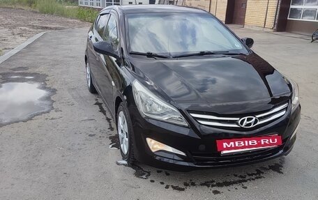 Hyundai Solaris II рестайлинг, 2015 год, 910 000 рублей, 2 фотография