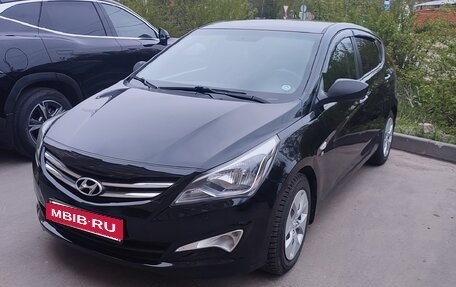 Hyundai Solaris II рестайлинг, 2015 год, 910 000 рублей, 3 фотография
