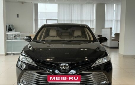 Toyota Camry, 2018 год, 2 555 000 рублей, 2 фотография