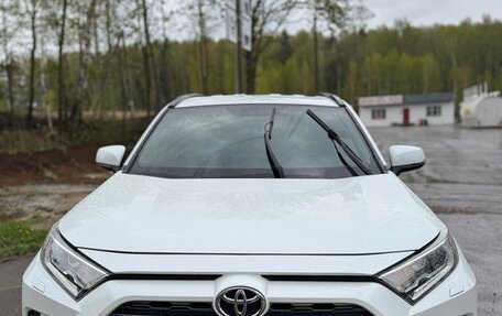 Toyota RAV4, 2021 год, 3 850 000 рублей, 2 фотография