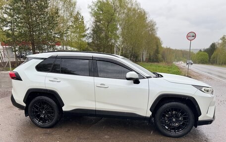 Toyota RAV4, 2021 год, 3 850 000 рублей, 8 фотография