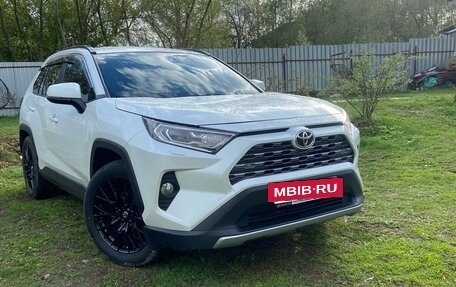Toyota RAV4, 2021 год, 3 850 000 рублей, 6 фотография