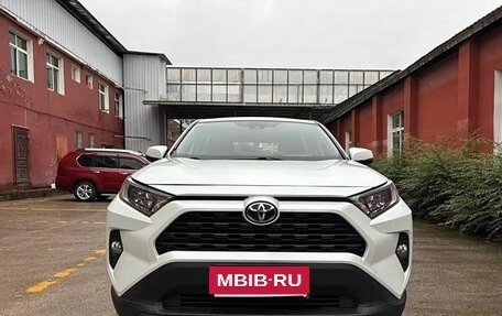 Toyota RAV4, 2025 год, 3 300 000 рублей, 2 фотография
