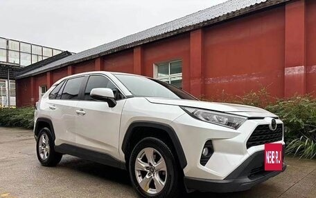 Toyota RAV4, 2025 год, 3 300 000 рублей, 3 фотография