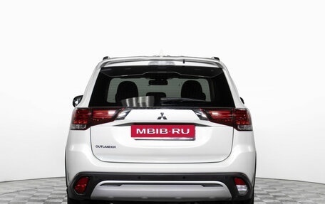 Mitsubishi Outlander III рестайлинг 3, 2021 год, 1 864 000 рублей, 6 фотография