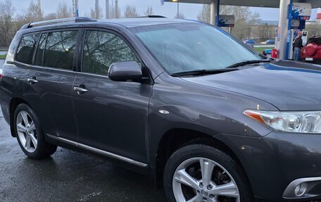 Toyota Highlander III, 2013 год, 3 200 000 рублей, 2 фотография