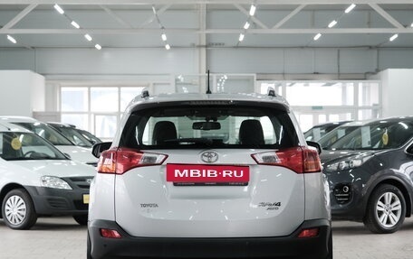 Toyota RAV4, 2015 год, 2 299 000 рублей, 4 фотография