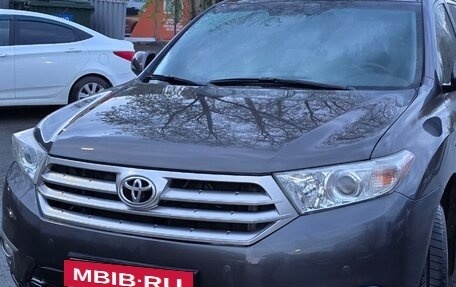 Toyota Highlander III, 2013 год, 3 200 000 рублей, 3 фотография