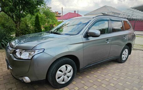 Mitsubishi Outlander III рестайлинг 3, 2012 год, 990 000 рублей, 3 фотография