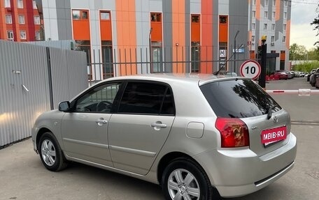 Toyota Corolla, 2004 год, 740 000 рублей, 4 фотография