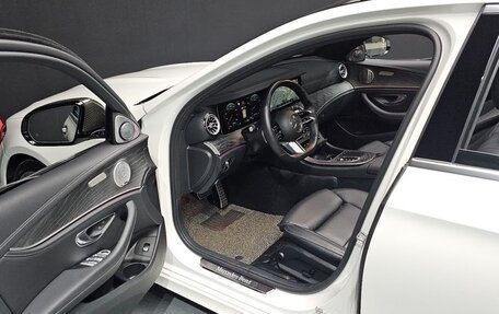 Mercedes-Benz E-Класс, 2021 год, 3 250 000 рублей, 5 фотография