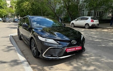 Toyota Camry, 2021 год, 3 500 000 рублей, 2 фотография