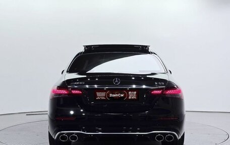 Mercedes-Benz E-Класс, 2022 год, 4 400 000 рублей, 4 фотография