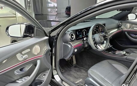 Mercedes-Benz E-Класс, 2022 год, 4 400 000 рублей, 5 фотография