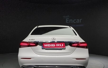 Mercedes-Benz E-Класс, 2021 год, 2 871 000 рублей, 4 фотография