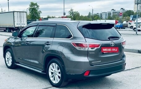 Toyota Highlander III, 2013 год, 3 050 000 рублей, 3 фотография