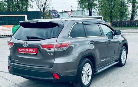 Toyota Highlander III, 2013 год, 3 050 000 рублей, 4 фотография