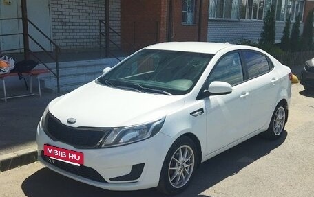 KIA Rio III рестайлинг, 2013 год, 900 000 рублей, 2 фотография
