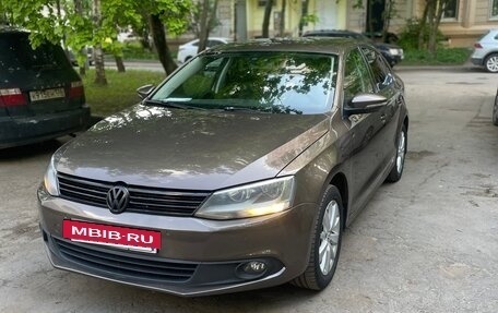 Volkswagen Jetta VI, 2012 год, 1 260 000 рублей, 2 фотография