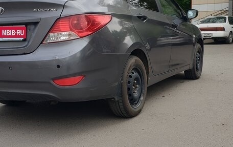 Hyundai Solaris II рестайлинг, 2011 год, 550 000 рублей, 2 фотография