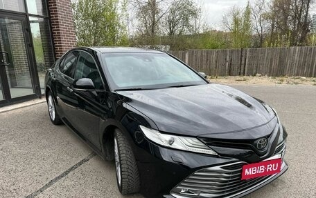 Toyota Camry, 2019 год, 2 650 000 рублей, 3 фотография