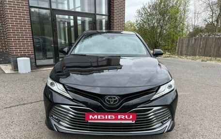 Toyota Camry, 2019 год, 2 650 000 рублей, 2 фотография