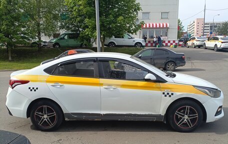 Hyundai Solaris II рестайлинг, 2019 год, 800 000 рублей, 4 фотография