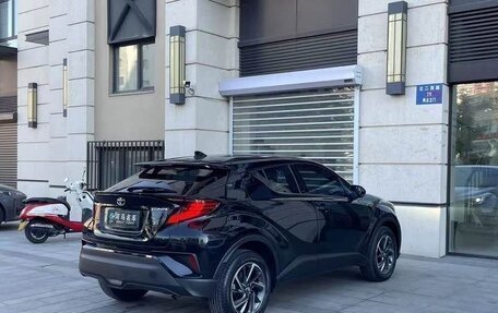 Toyota C-HR I рестайлинг, 2021 год, 2 000 000 рублей, 3 фотография