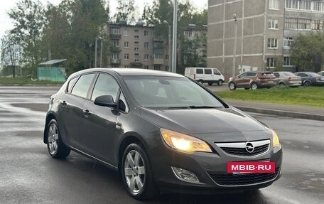 Opel Astra J, 2011 год, 620 000 рублей, 3 фотография