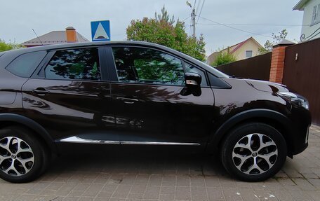 Renault Kaptur I рестайлинг, 2017 год, 1 630 000 рублей, 2 фотография